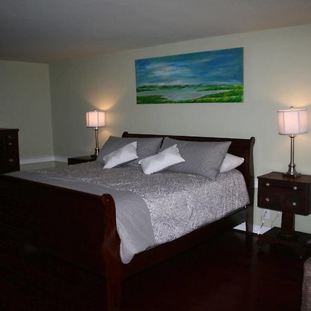 Shea'S Riverside Inn & Motel Essex المظهر الخارجي الصورة