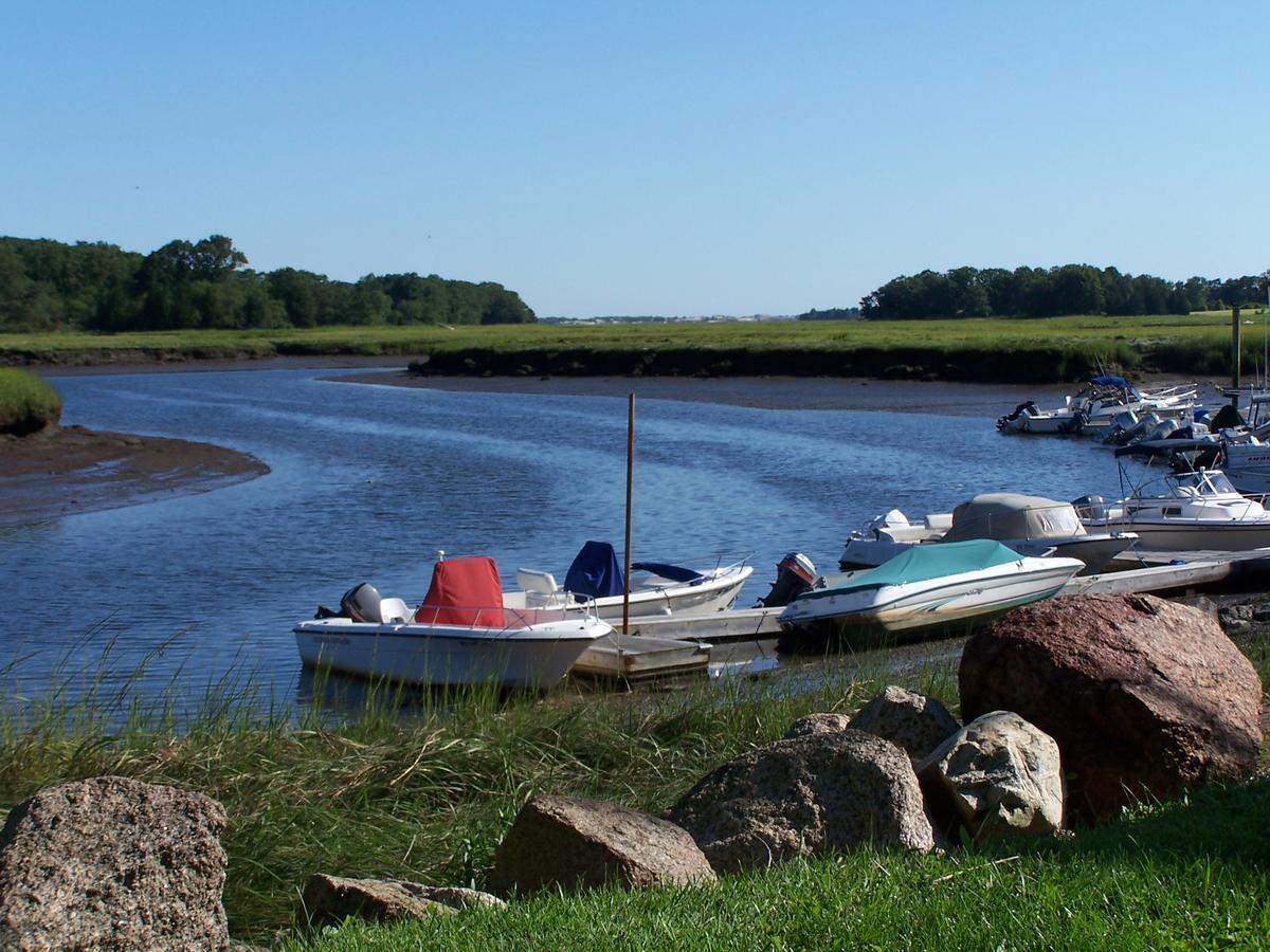 Shea'S Riverside Inn & Motel Essex المظهر الخارجي الصورة