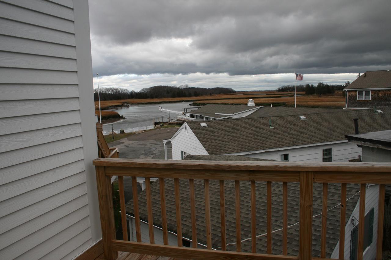 Shea'S Riverside Inn & Motel Essex المظهر الخارجي الصورة