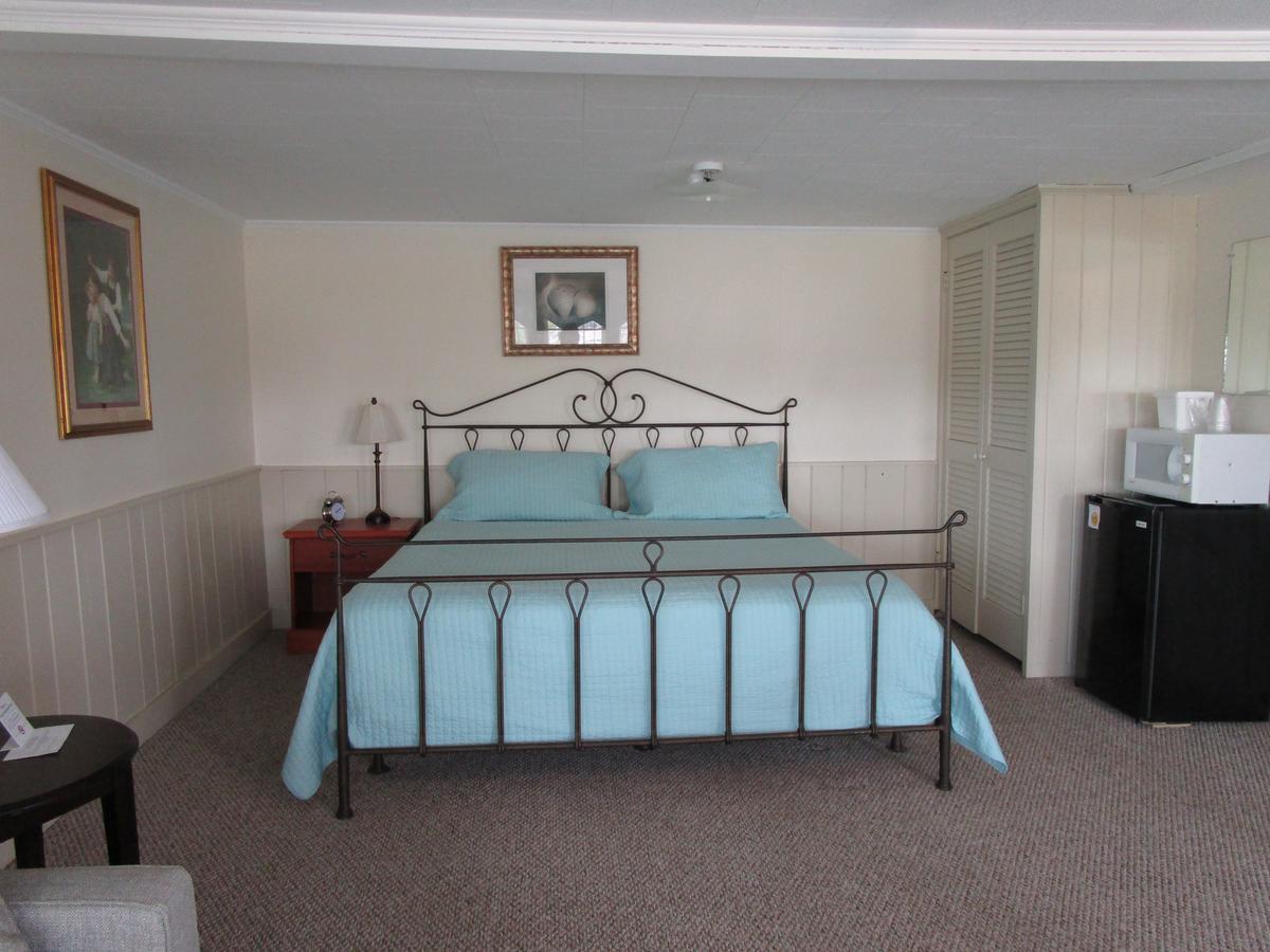 Shea'S Riverside Inn & Motel Essex المظهر الخارجي الصورة