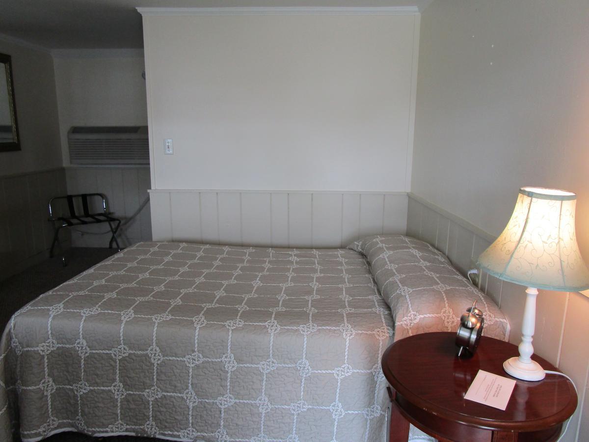 Shea'S Riverside Inn & Motel Essex المظهر الخارجي الصورة
