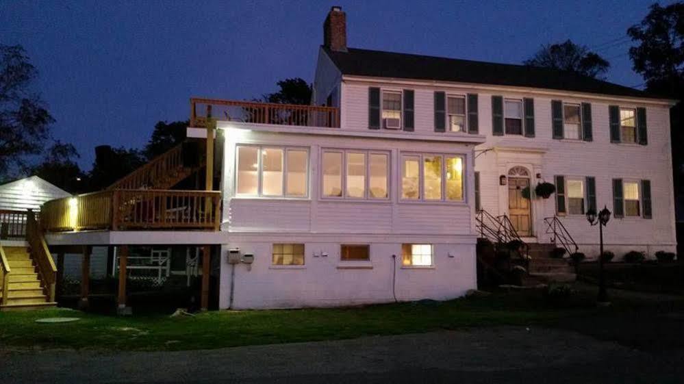 Shea'S Riverside Inn & Motel Essex المظهر الخارجي الصورة
