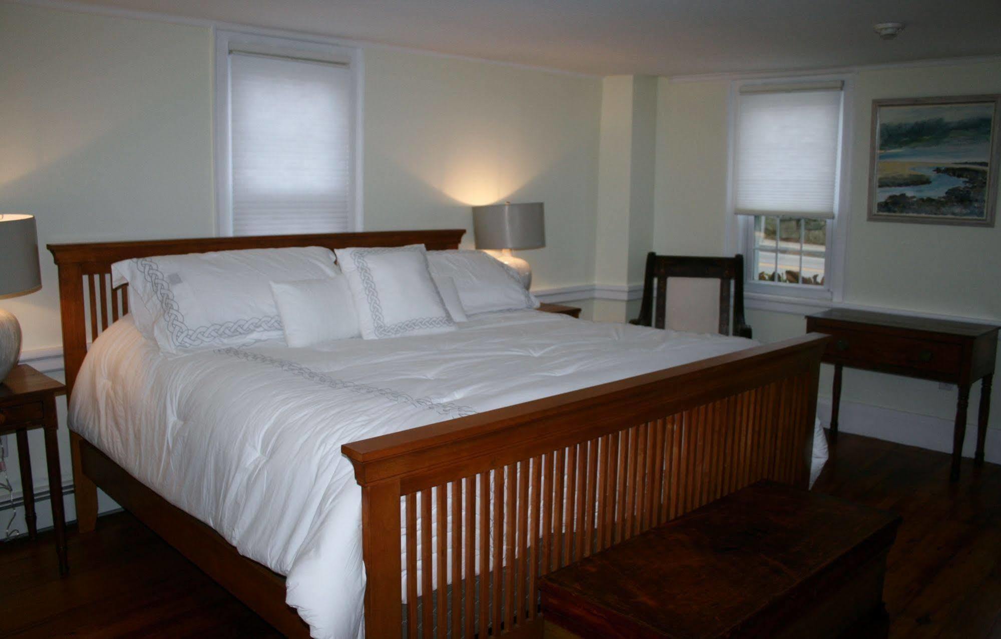 Shea'S Riverside Inn & Motel Essex المظهر الخارجي الصورة