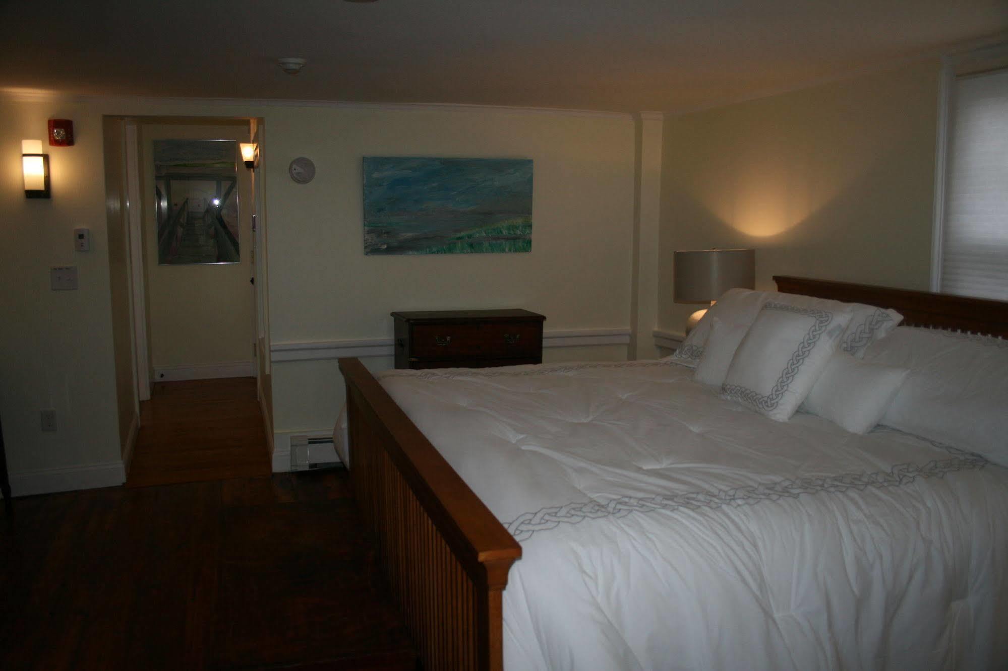 Shea'S Riverside Inn & Motel Essex المظهر الخارجي الصورة