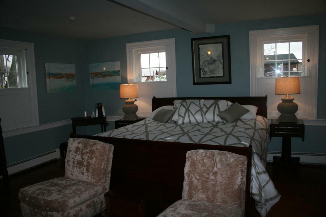 Shea'S Riverside Inn & Motel Essex المظهر الخارجي الصورة